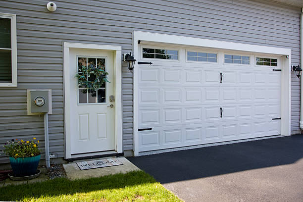 24/7 Emergency Garage Door Panel Replacement experts in Finney County County, KS